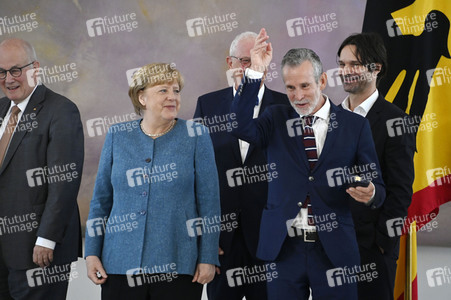 Verleihung des Verdienstkreuzes 1. Klasse an Ulrich Matthes in Berlin