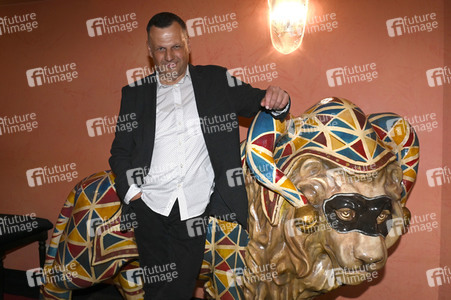 Theaterpremiere 'Das Brautkleid' in München