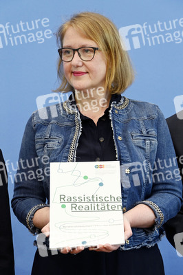Bundespressekonferenz Erste Ergebnisse des Nationalen Diskriminierungs- und Rassismusmonitors in Berlin