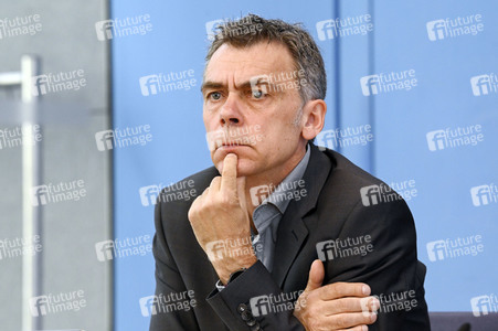 Bundespressekonferenz Erste Ergebnisse des Nationalen Diskriminierungs- und Rassismusmonitors in Berlin