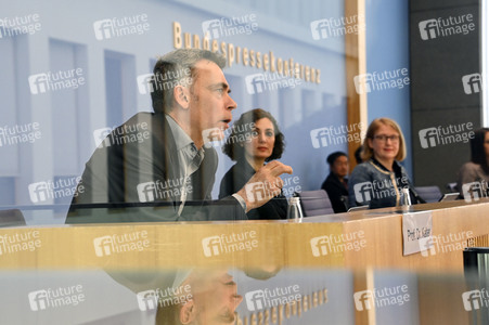 Bundespressekonferenz Erste Ergebnisse des Nationalen Diskriminierungs- und Rassismusmonitors in Berlin
