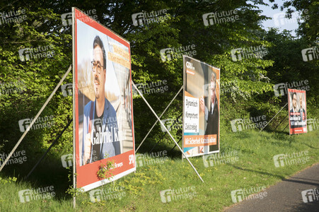 Wahlplakate zur NRW-Wahl in Bonn