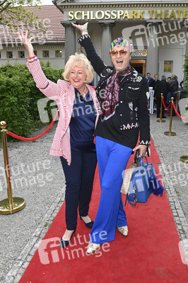 Theaterpremiere 'Monsieur Claude und seine Töchter - Teil 2' in Berlin