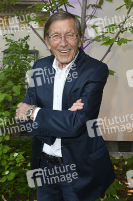 Theaterpremiere 'Monsieur Claude und seine Töchter - Teil 2' in Berlin