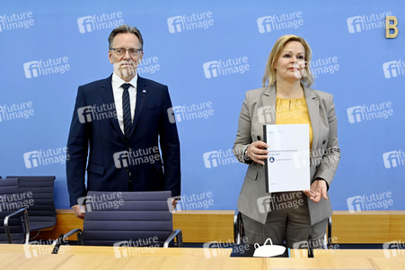 Bundespressekonferenz Vorstellung des Jahresberichts Fallzahlen politisch motivierter Kriminalität in Berlin