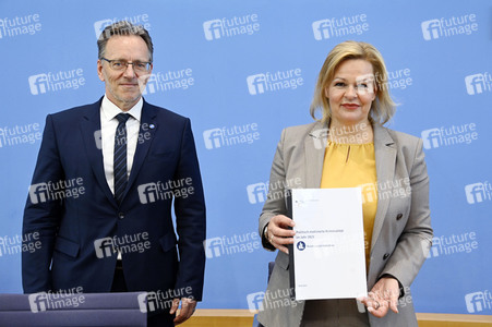 Bundespressekonferenz Vorstellung des Jahresberichts Fallzahlen politisch motivierter Kriminalität in Berlin