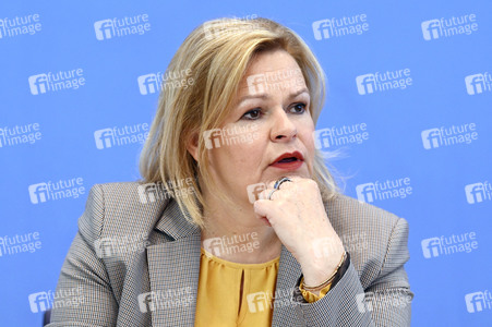 Bundespressekonferenz Vorstellung des Jahresberichts Fallzahlen politisch motivierter Kriminalität in Berlin