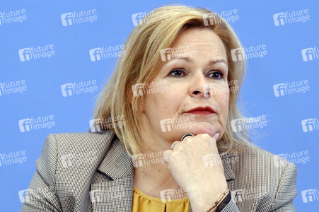Bundespressekonferenz Vorstellung des Jahresberichts Fallzahlen politisch motivierter Kriminalität in Berlin