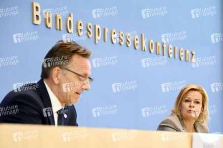 Bundespressekonferenz Vorstellung des Jahresberichts Fallzahlen politisch motivierter Kriminalität in Berlin
