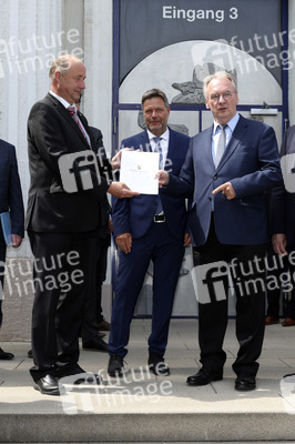 Robert Habeck in Leuna