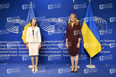 Fototermin mit Maia Sandu und Roberta Metsola im EU-Parlament in Brüssel