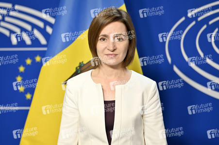 Fototermin mit Maia Sandu und Roberta Metsola im EU-Parlament in Brüssel