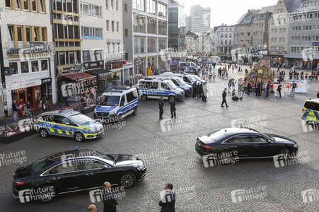Eintrag von G7-Finanzminstern ins Goldene Buch der Stadt Bonn