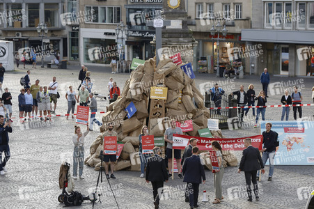 Eintrag von G7-Finanzminstern ins Goldene Buch der Stadt Bonn