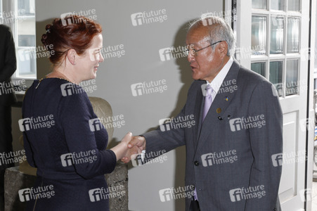 Eintrag von G7-Finanzminstern ins Goldene Buch der Stadt Bonn