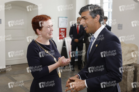 Eintrag von G7-Finanzminstern ins Goldene Buch der Stadt Bonn
