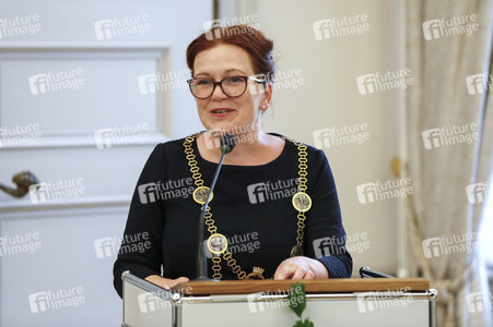 Eintrag von G7-Finanzminstern ins Goldene Buch der Stadt Bonn