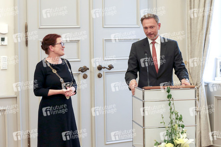 Eintrag von G7-Finanzminstern ins Goldene Buch der Stadt Bonn