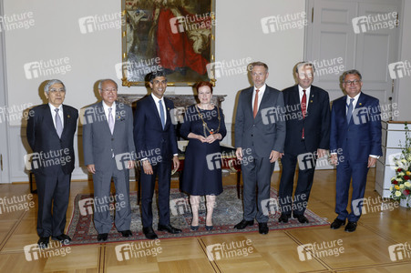 Eintrag von G7-Finanzminstern ins Goldene Buch der Stadt Bonn