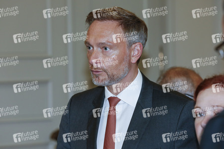 Eintrag von G7-Finanzminstern ins Goldene Buch der Stadt Bonn