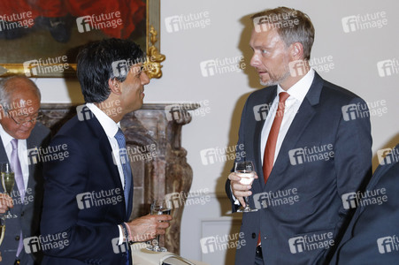 Eintrag von G7-Finanzminstern ins Goldene Buch der Stadt Bonn