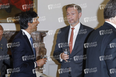 Eintrag von G7-Finanzminstern ins Goldene Buch der Stadt Bonn