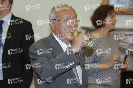 Eintrag von G7-Finanzminstern ins Goldene Buch der Stadt Bonn