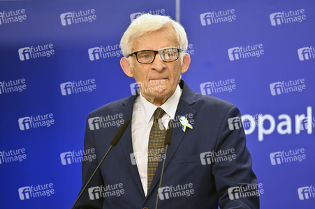 Pressekonferenz zur Trilog-Vereinbarung zur Gasspeicherung im EU-Parlament in Brüssel