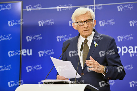 Pressekonferenz zur Trilog-Vereinbarung zur Gasspeicherung im EU-Parlament in Brüssel