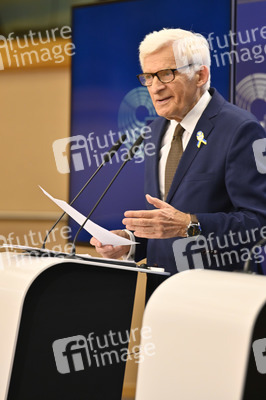 Pressekonferenz zur Trilog-Vereinbarung zur Gasspeicherung im EU-Parlament in Brüssel