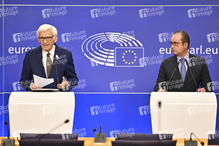 Pressekonferenz zur Trilog-Vereinbarung zur Gasspeicherung im EU-Parlament in Brüssel
