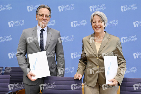 Bundespressekonferenz Vorstellung der Zahlen kindlicher Gewaltopfer in Berlin