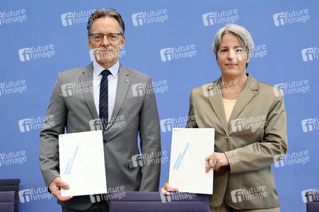 Bundespressekonferenz Vorstellung der Zahlen kindlicher Gewaltopfer in Berlin