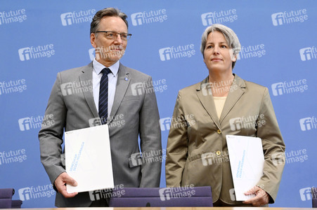 Bundespressekonferenz Vorstellung der Zahlen kindlicher Gewaltopfer in Berlin