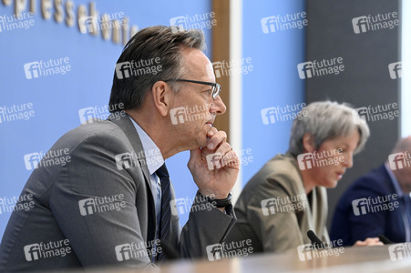 Bundespressekonferenz Vorstellung der Zahlen kindlicher Gewaltopfer in Berlin