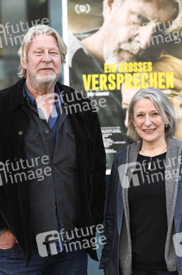Filmpremiere 'Ein großes Versprechen' in Hannover