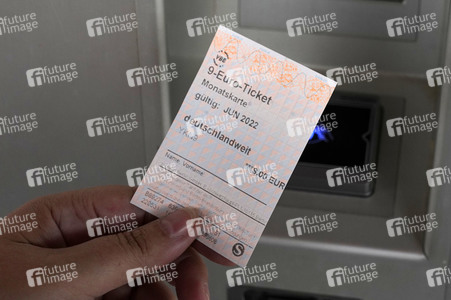 Symbolfoto 9-Euro-Ticket