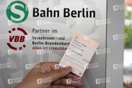 Symbolfoto 9-Euro-Ticket