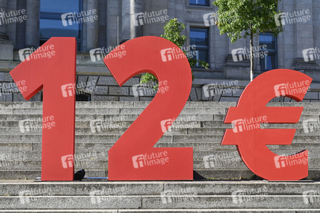 Kundgebung zur Befürwortung des 12-Euro-Mindestlohns in Berlin