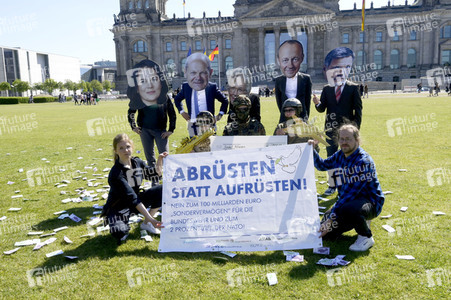 Protestaktion gegen das Sondervermögen in Berlin