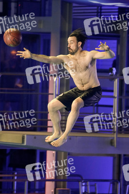 TV-Show 'RTL Turmspringen' in Berlin