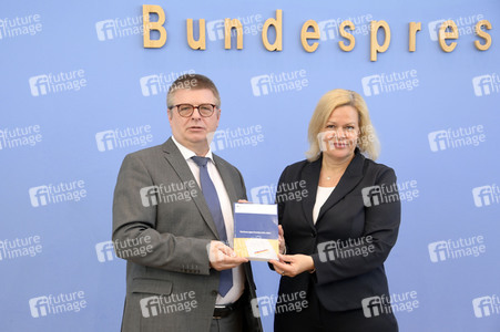 Bundespressekonferenz Vorstellung des Verfassungsschutzberichts 2021 in Berlin