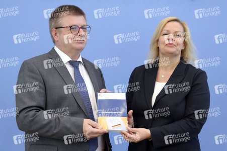 Bundespressekonferenz Vorstellung des Verfassungsschutzberichts 2021 in Berlin