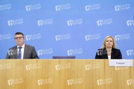 Bundespressekonferenz Vorstellung des Verfassungsschutzberichts 2021 in Berlin