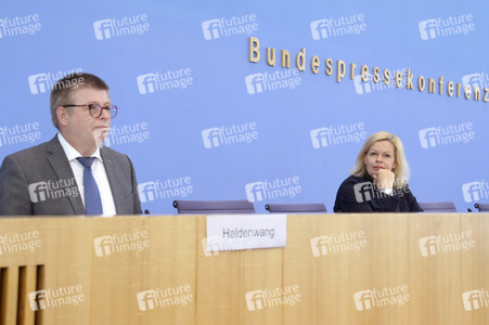 Bundespressekonferenz Vorstellung des Verfassungsschutzberichts 2021 in Berlin