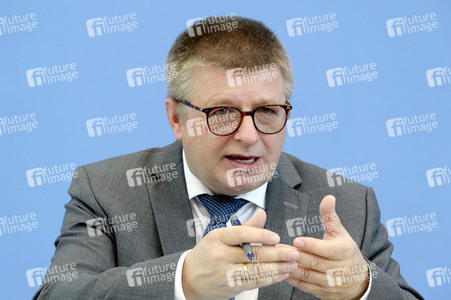 Bundespressekonferenz Vorstellung des Verfassungsschutzberichts 2021 in Berlin