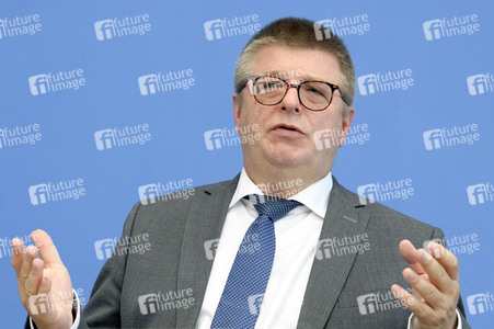 Bundespressekonferenz Vorstellung des Verfassungsschutzberichts 2021 in Berlin