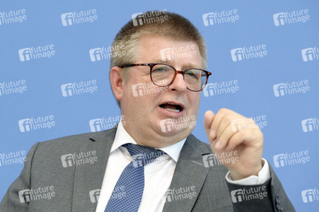 Bundespressekonferenz Vorstellung des Verfassungsschutzberichts 2021 in Berlin