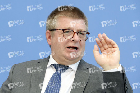 Bundespressekonferenz Vorstellung des Verfassungsschutzberichts 2021 in Berlin