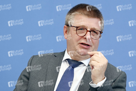Bundespressekonferenz Vorstellung des Verfassungsschutzberichts 2021 in Berlin